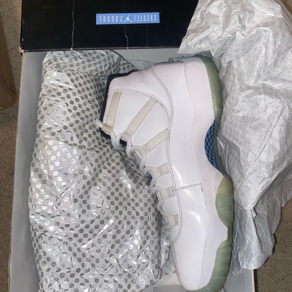 Jordan 11 Retro "Legend Blue" Size 9.5 - Picture 7 of 10
